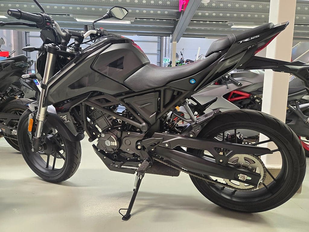 R125